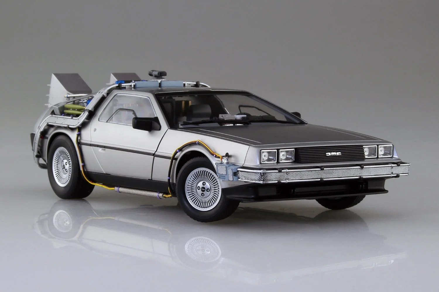 塗装・組立済み試作品の車体前方。完成品として販売される写真ではない