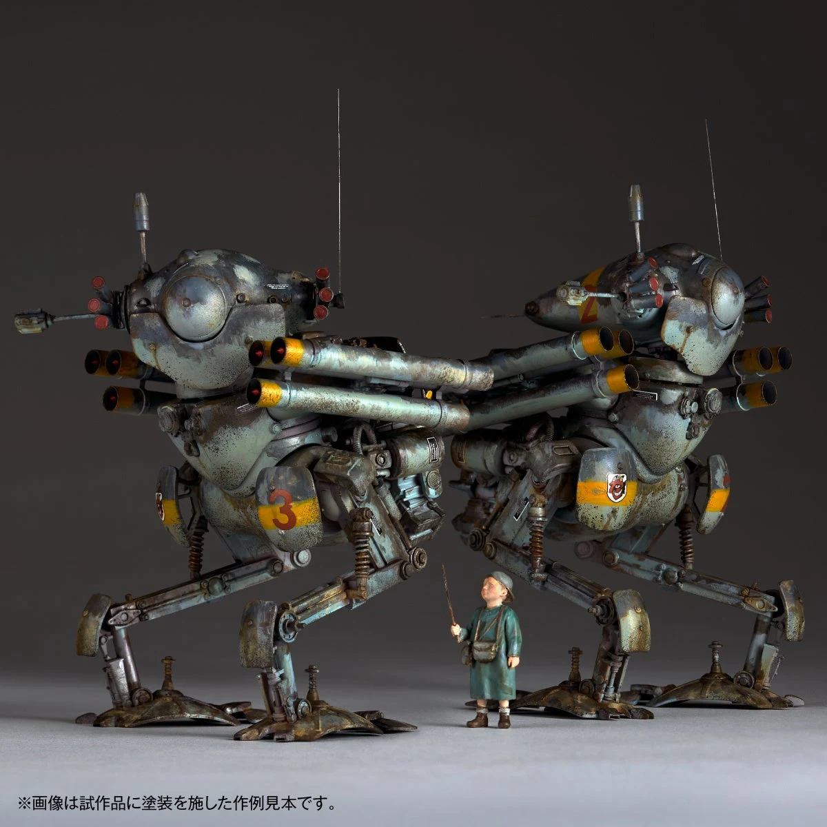 陸戦ガンス2機とエディ・アムゼルの塗装作例。1箱のセット構成を確認できます。