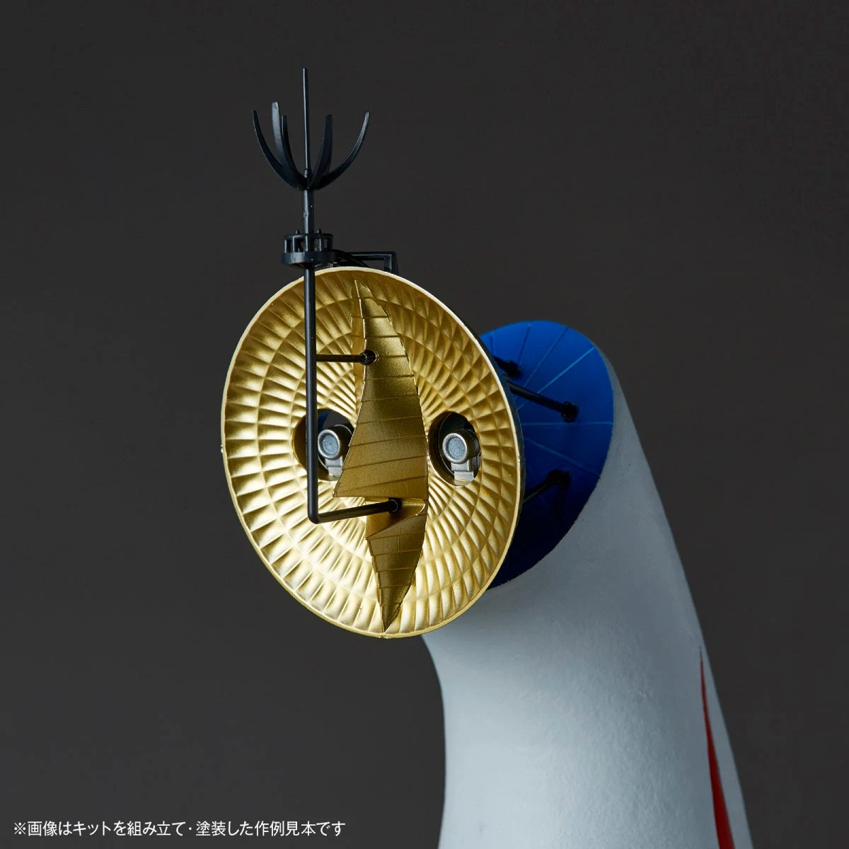 黄金の顔を正面側から見た細部の組立・塗装作例。