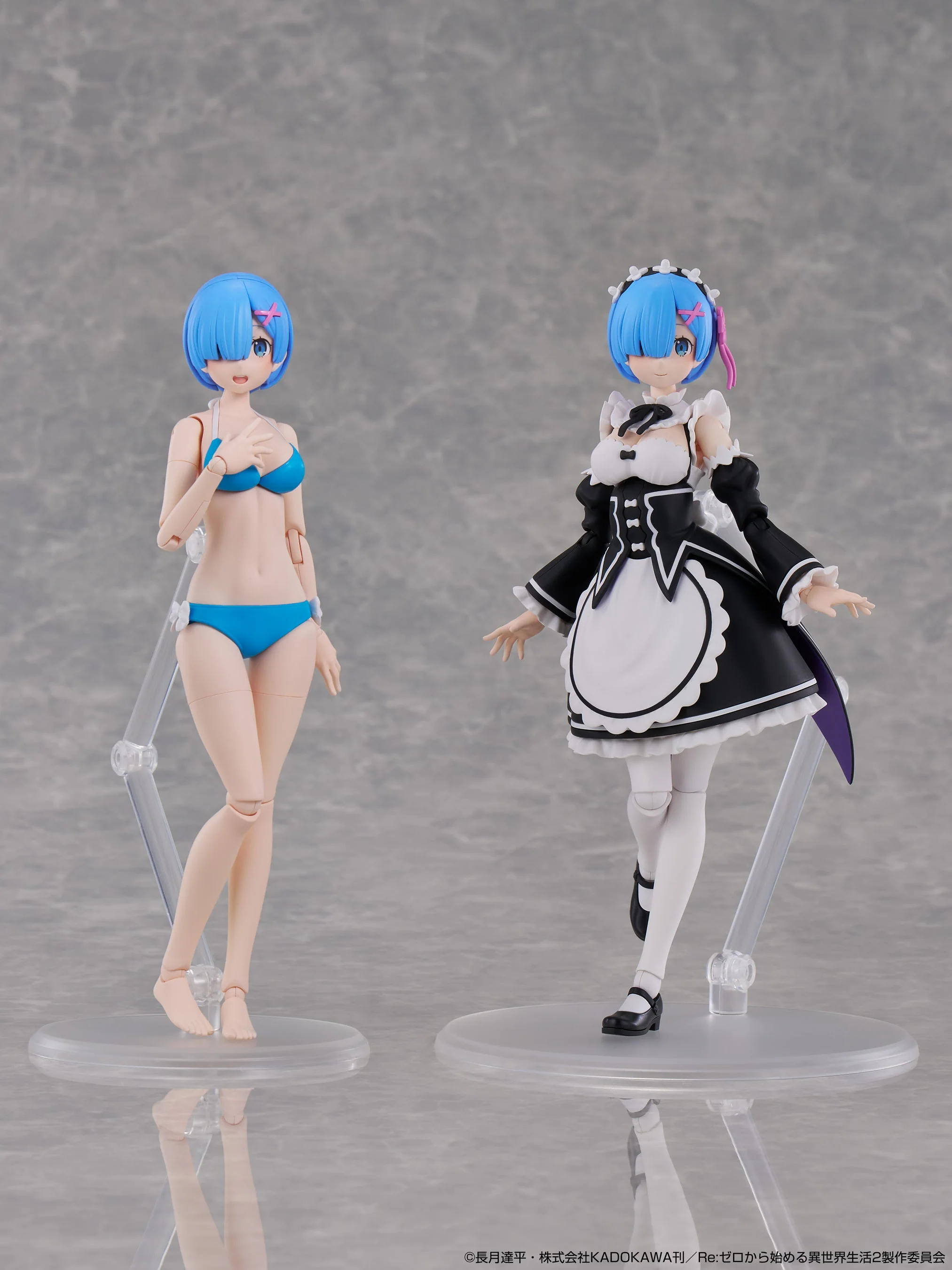 レムDX版のメイド服本体と水着本体を2体並べた塗装済み試作品