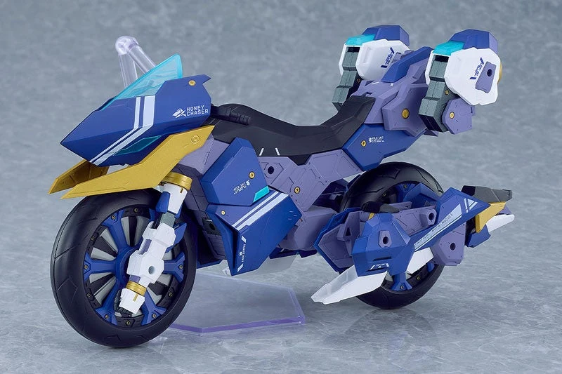 7,700円のハニーチェイサーはバイク単品。人物は付属しない。組立・塗装済み見本